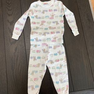 Two piece sleep set.